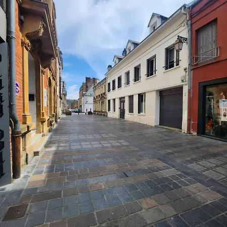 Forest - Ground Floor - Center - Train Station 5 Minutes Away Apartamento