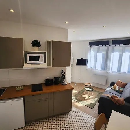 Forest - Ground Floor - Center - Train Station 5 Minutes Away Apartamento