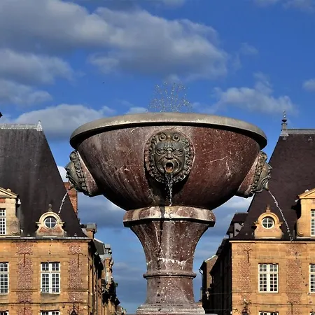 Forest - Ground Floor - Center - Train Station 5 Minutes Away Apartamento