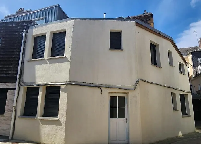 Forest - Train Station 5 Minutes Away - Center - *