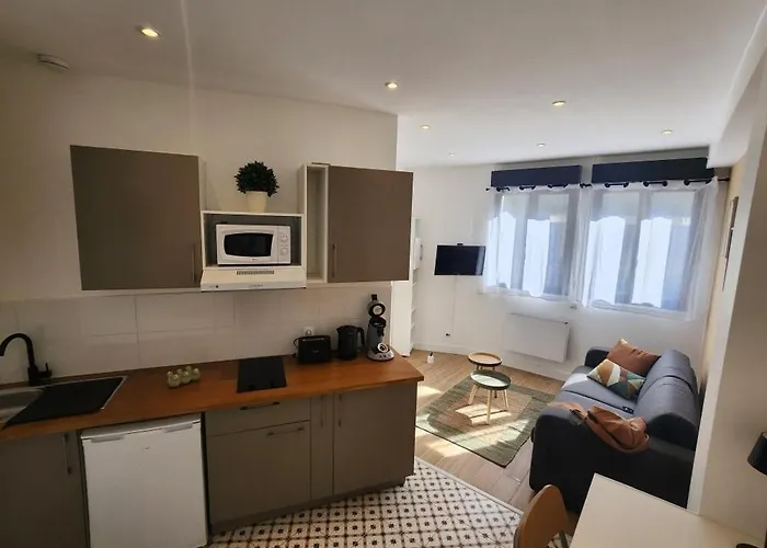 Forest - Train Station 5 Minutes Away - Center - Apartment